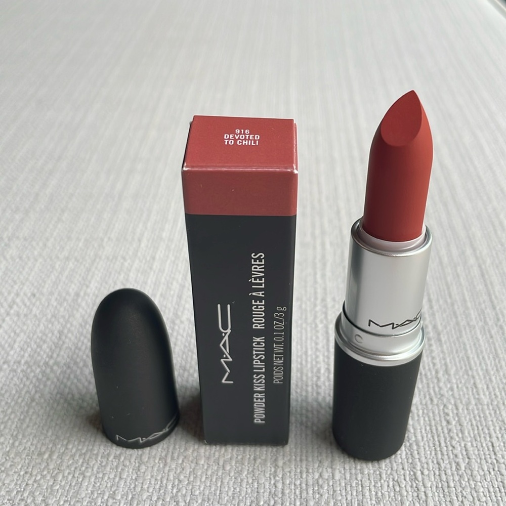 Mac POWDER KISS LIPSTICK - DEVOTED TO CHILI